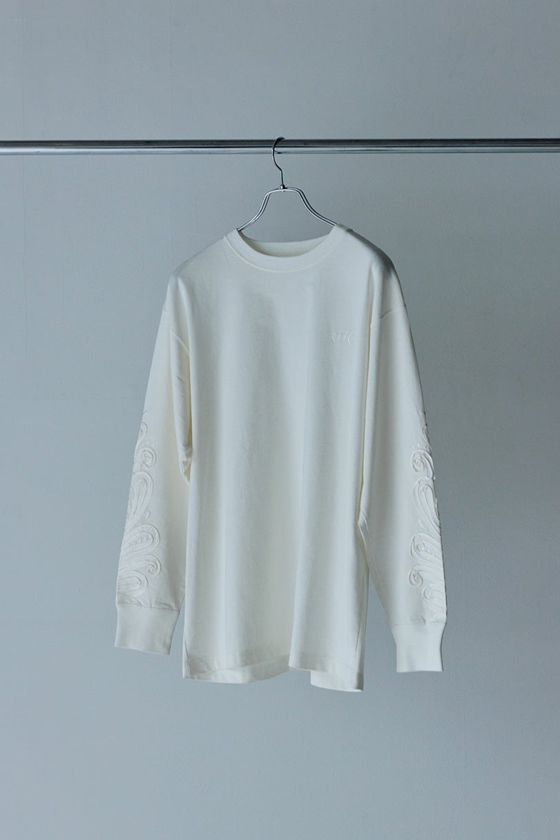 SLEEVE EMB L/S T-SHIRT