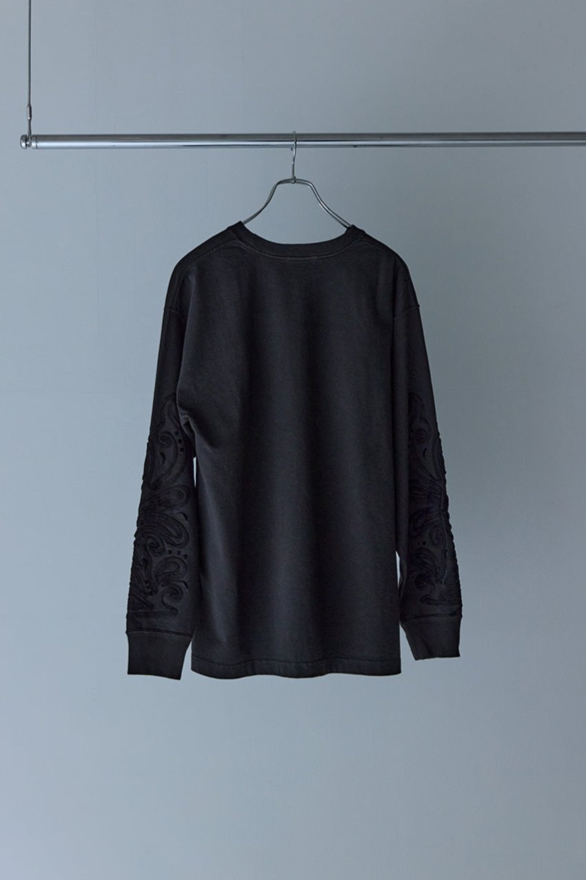 SLEEVE EMB L/S T-SHIRT