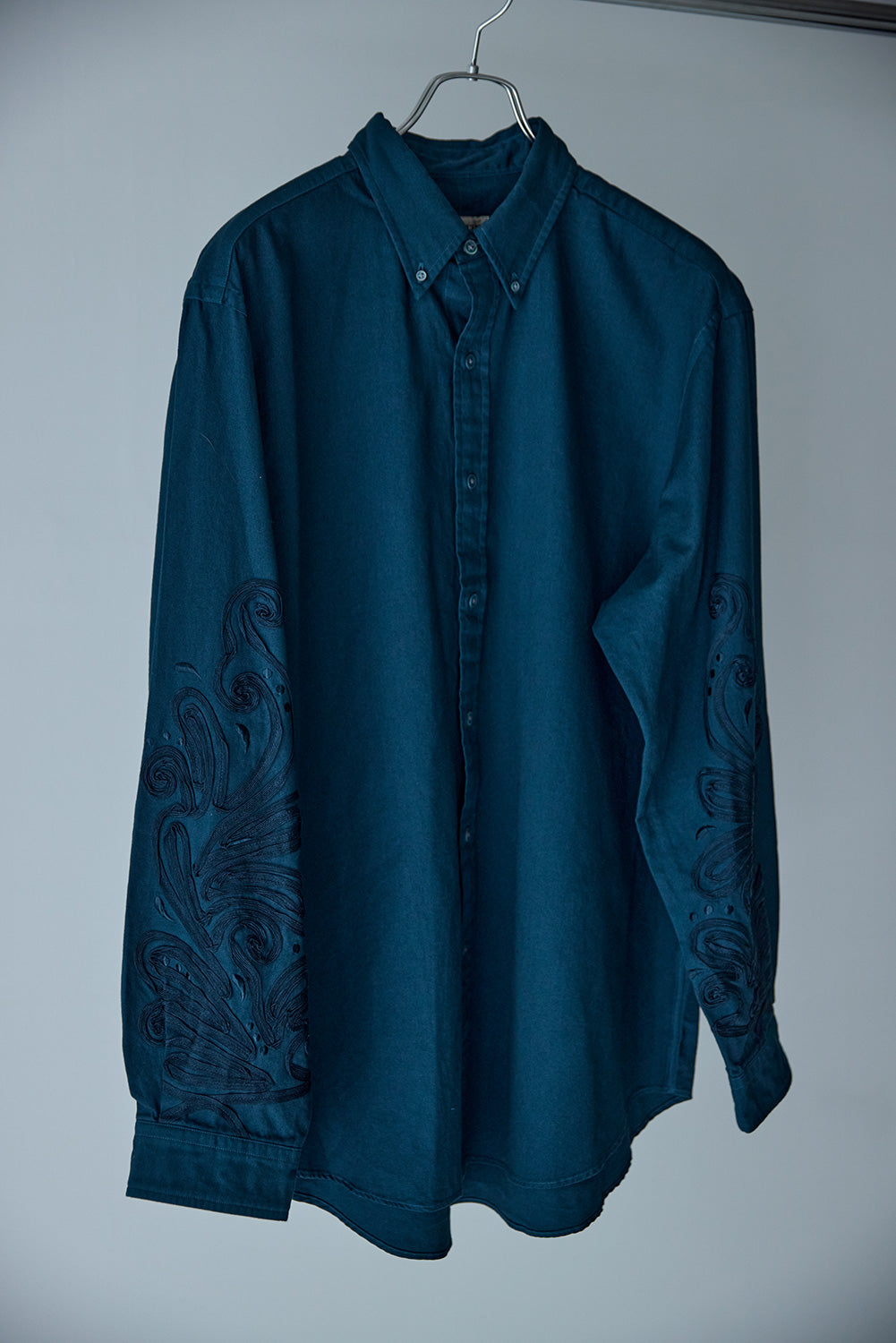 SLEEVE EMB SHIRT