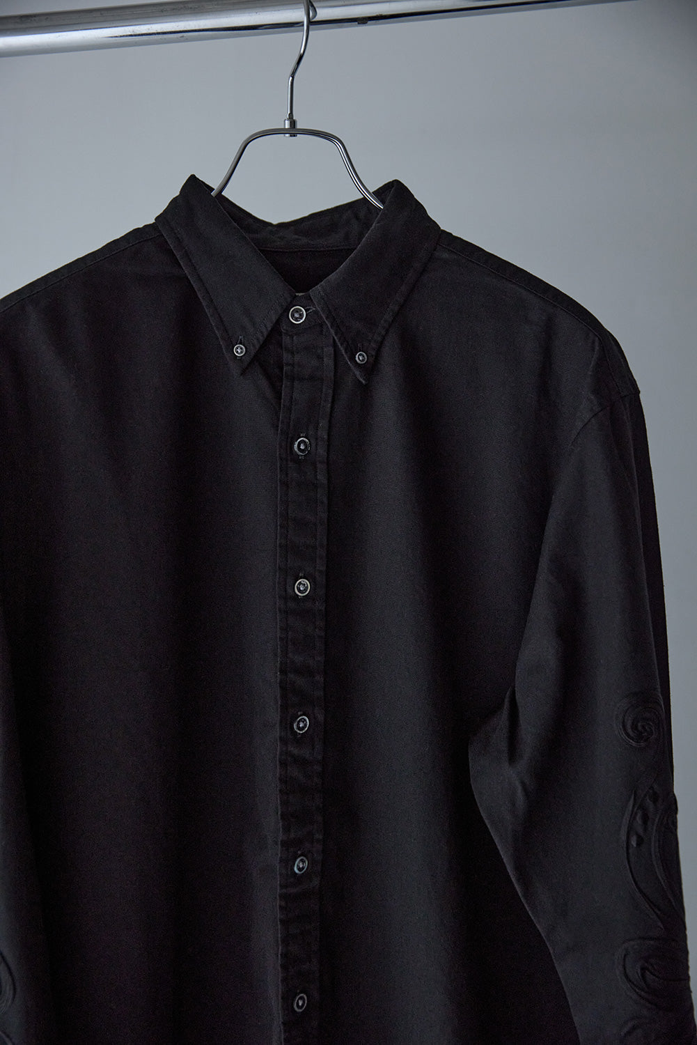 SLEEVE EMB SHIRT